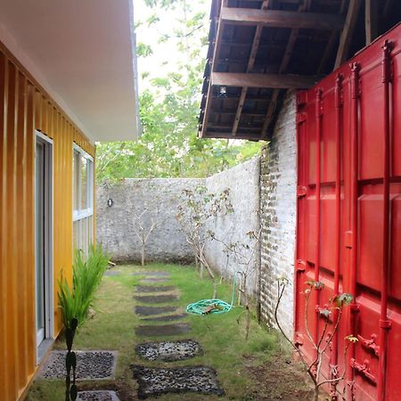 Отель Kubu Container Улувату Экстерьер фото
